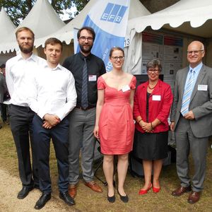 V.l.n.r.: Georg Ballschmiter (IWF, TU Braunschweig), Oleksandr Obruch (IWF, OvGU Magdeburg), Michael Brand (IWF, TU Braunschweig), Careen Weking (EFB), Michaela Winkler (EFB), Dr. Norbert Wellmann (EFB) beim 23. Innovationstag Mittelstand des Bundesministeriums für Wirtschaft und Energie (BMWi).