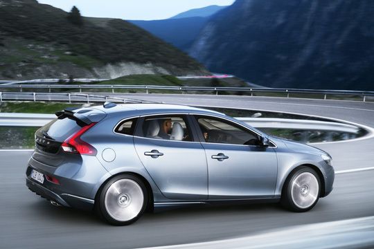Der Schweden-Neuling tritt unter anderem gegen den Audi A3 Sportback an. (Volvo)