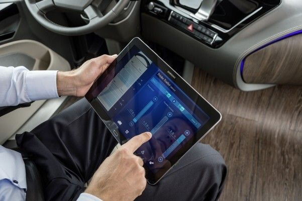 Der Mercedes-Benz Future Truck 2025: Weltpremiere der spektakulären Studie des Lkw von morgen – autonome Fahrt in eine faszinierende Zukunft (Mercedes-Benz)