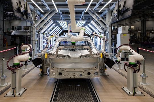 The production of the BMW iX3 is to be taken as far as possible in terms of sustainability. This is also ensured by the climate-friendly Blueprint recycled steel from Thyssenkrupp Steel ...(Image: BMW)