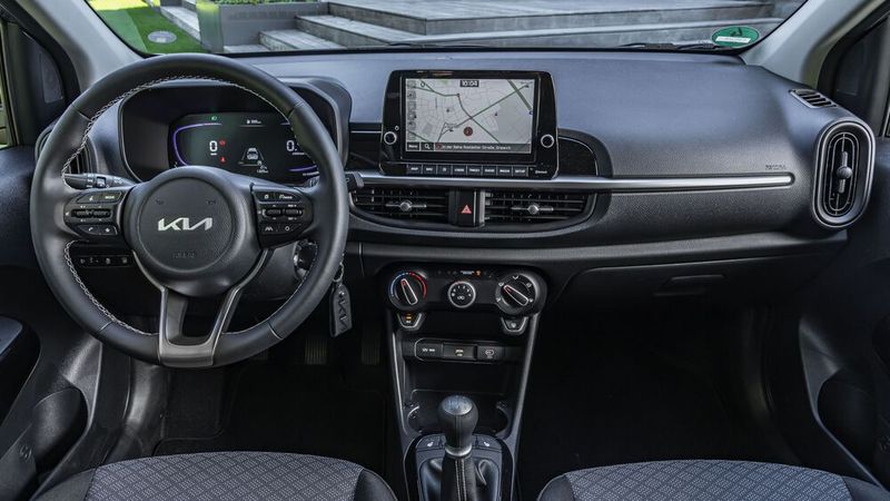 In den feineren Ausstattungsversionen verbreitet das aufgefrischte Picanto-Interieur sogar eine Prise Luxus. (Bild: Kia)
