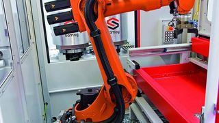 Bild 1: Den Bearbeitungszentren von Samag können standardisierte Automations-Roboterzellen für die Werkstückhandhabung vorgeschaltet werden. (Archiv: Vogel Business Media)