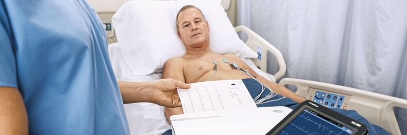 Digitales Gesundheitswesen: Im sogenannten Smart Hospital arbeiten Ärzte und Pfleger nicht nur untereinander digital zusammen, sondern auch mit IT- und Datenexperten. Ziel ist ein verbesserter Austausch von Patientendaten. Digitales Gesundheitswesen: Im sogenannten Smart Hospital arbeiten Ärzte und Pfleger nicht nur untereinander digital zusammen, sondern auch mit IT- und Datenexperten. Ziel ist ein verbesserter Austausch von Patientendaten.