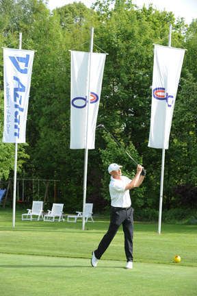 Josef Blank (HP) beim Abschlag (Archiv: Vogel Business Media)