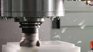 Im Sahlberg Polymer Center  werden Kunststoffe  nach Kundenwunsch zugeschnitten und zerspant. (Bild: Sahlberg)