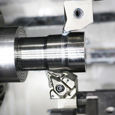 With Iscar's Quickturn, WST Präzisionstechnik machines output shafts significantly faster and more reliably than before. (Source: Iscar)