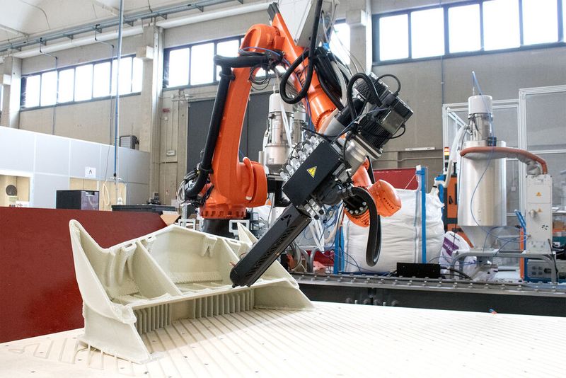 Der Katamaran demonstriert nicht nur die Machbarkeit des robotischen Großformat‑3D‑Drucks, sondern legt auch den Grundstein für eine neue Ära in der Fertigung von Booten und maritimen Komponenten. (Bild: Caracol)