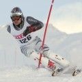 22 Medallien gehen auf sein Konto, 16 Mal holte er bei den Paralympics Gold und er ist 14-facher Weltmeister. Gerd Schönfelder ist der erfolgreichste Ski-Rennfahrer mit Behinderung. Aber er ist auch Elektrotechniker. Der Spitzensportler kam 1970 im oberpfälzischen Kulmain zur Welt und absolvierte nach der Realschule eine Ausbildung zum Elektroniker. Gleich nach der Ausbildung mit 19 wollte sich Schönfelder wieder aus der technischen Welt verabschieden und das Abitur nachholen, um Sport zu studieren. Doch der Plan scheiterte wegen eines Unfalls gleich am ersten Schultag. Dabei verlor der Oberpfälzer seinen rechten Arm und mehrere Finger der rechten Hand. Dieser Schicksalsschlag brachte ihn wieder zurück zur Elektrotechnik und es folgte eine Fortbildung zum staatlich geprüften Elektrotechniker. Der Behinderten-Skisport, der nebenher lief, gestaltete sich zunehmend professioneller, so dass Schönfelder sich am Ende dafür entschied, die Elektrotechnik ganz an den Nagel zu hängen und seine Leidenschaft Ski zum Beruf zu machen. Auch heute nach siener aktiven Karriere bleibt der „Stier von Kulmain“, wie er sich selbst nennt, dem Wintersport als Skitrainer und im Sportmarketing treu.  (Gerd Schönfelder)