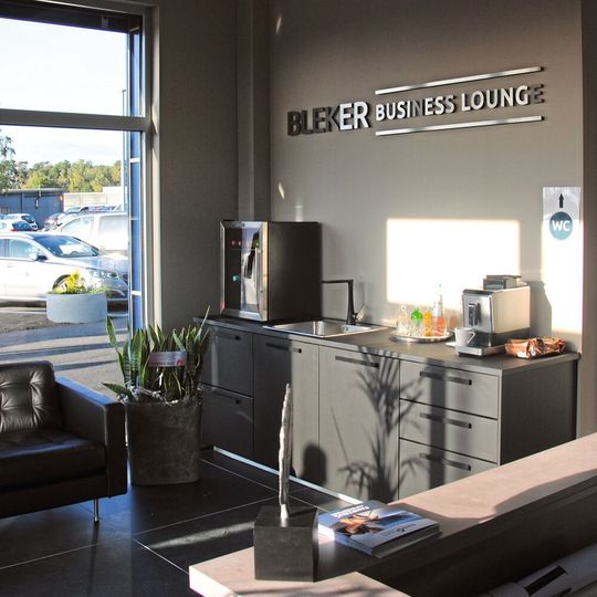 Mit der Bleker Business Lounge will die Borkener Autohausgruppe die Auslieferungen in eine neue Dimension führen. Mit der Bleker Business Lounge will die Borkener Autohausgruppe die Auslieferungen in eine neue Dimension führen.