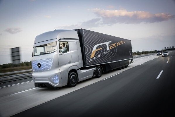 Der Mercedes-Benz Future Truck 2025: Weltpremiere der spektakulären Studie des Lkw von morgen – autonome Fahrt in eine faszinierende Zukunft (Mercedes-Benz)