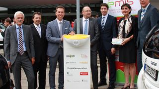 An der HfWU wurde eine Stromtankstelle offiziell in Betrieb genommen. (Foto: IFA)