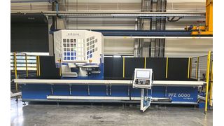 Das Portalfräszentrum PFZ Ultimate ermöglicht eine 5-Seiten-Bearbeitung von Langteilen aus Stahl, Edelstahl und Aluminium ohne Umspannen, sowohl bei Bohr- als auch Fräsvorgängen. (Bild: Röder)