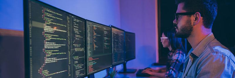 Bei einer Cloud-Strategie geht es um mehr als allein die Höhe der Investition; erfolgreicher sind Unternehmen, die ihre Abläufe an die Cloud-Funktionen anpassen können.(Bild:  ©deagreez - stock.adobe.com)