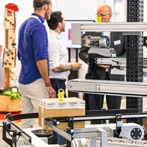 Die all about automation 2026 in Zürich zeigt, wie Unternehmen Automatisierung, Robotik und Digitalisierung konkret in ihren Maschinen und Anlagen umsetzen können.(Bild:  Easyfairs/Sara Barth)
