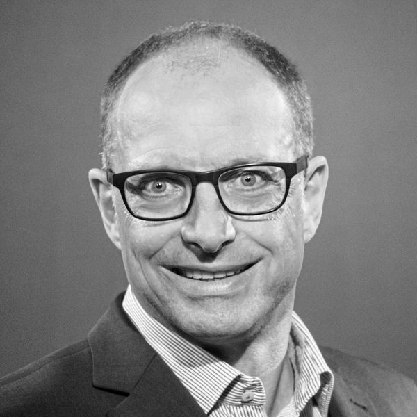 „Zu diesem wichtigen Thema gibt es bislang nur Markterhebungen ohne technische Details, die aus Entwicklersicht wenig Mehrwehrt bieten. Unser Anliegen war es, einen anwendungsunabhängigen Komponentenkatalog zu entwickeln, welcher die  Entscheidungsprozesse und die Entwicklungsarbeit vereinfachen soll“, erklärt Prof. Dr. Jörg Böttcher, Herausgeber der Technikstudie. (GEFITS)