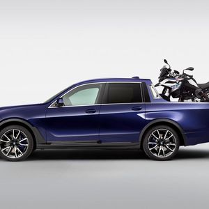 (BMW)