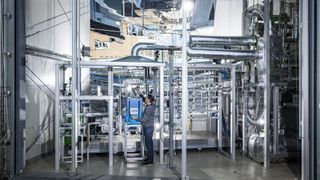 Die Necoc-Versuchsanlage am KIT produziert festen Kohlenstoff aus klimaschädlichem CO2. (Bild: KIT/ Markus Breig)