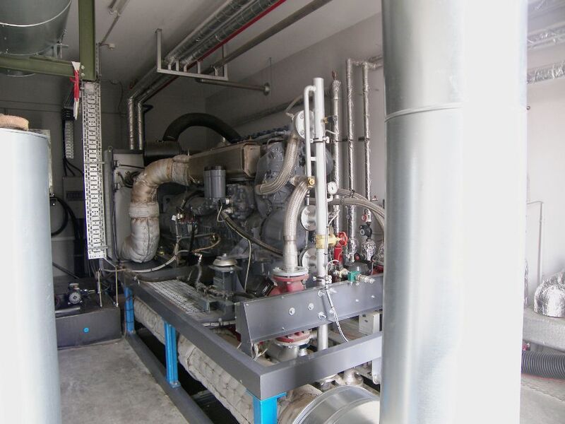 Eines der beiden Blockheizkraftwerke, das aus dem Biogas Strom und Wärme erzeugt, befindet sich direkt an der Anlage.  (Bild: PROCESS)
