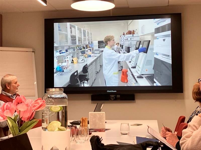 Ein kurzes Video zeigt, wie die Einrichtung im Laufe der Jahre entstand und welcher Arbeit die Mitarbeitenden dort nachgehen. (Bild: © Serina Sonsalla)