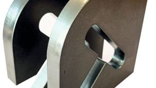 Schneidet man Baustahl per Plasmasystem des Typs Silent Cut von Kjellberg Finsterwalde, profitiert man, wie es heißt, von einem deutlich leiseren Prozess – hochwertiges Plasmaschneiden mit Arbeitsschtuzfaktor, quasi. Das Verfahren wird eins der Highlights im Rahmen der Euroblech sein. Halle 13 am Stand B98. (Kjellberg)