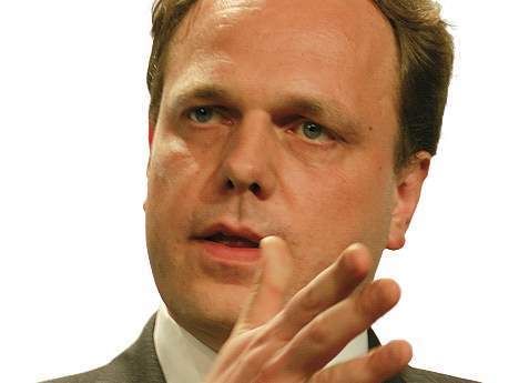 Andreas Mager, Logistikleiter und stellvertretender Werkleiter bei MAN Nutzfahrzeuge im Werk Niepolomice bei Krakau: „Wir reden durchaus davon, dass wir von Gitterboxen zum kleinsten Kleinladungsträger gegangen sind, worin wir teilweise noch Losgrößen von zwei oder drei Teilen haben, um den Bandbestand und damit die Bandbereitstellungsfläche zu minimieren.“Bilder: Maienschein (Archiv: Vogel Business Media)