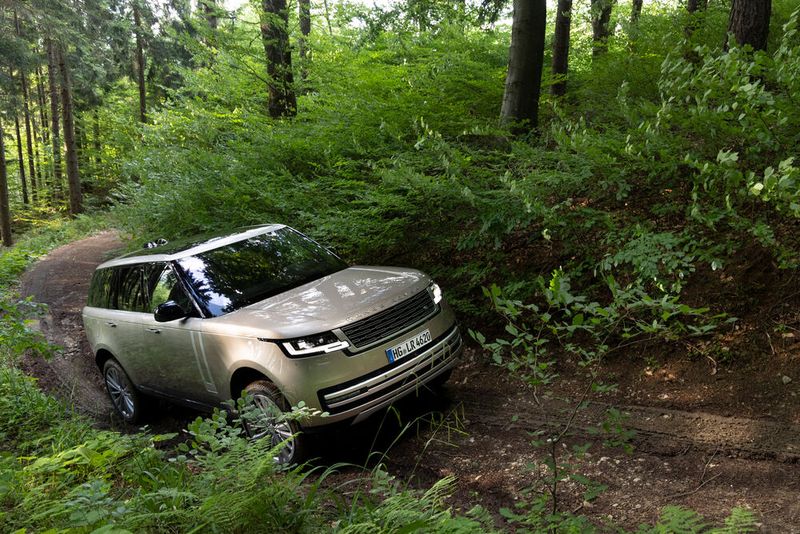 Der Land Rover Range Rover steht stellvertretend für die Kategorie Luxusklasse im Finale um das „German Car of the Year 2023“. (Bild: Jaguar Land Rover)
