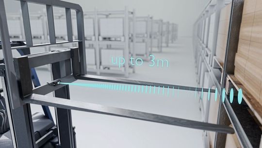 Mit einer maximalen Reichweite von 3 Metern eignet sich der 18 mm flache Ultraschallsensor UF300 von Baumer insbesondere für Intralogistik-Anwendungen. (Bild:  Baumer)