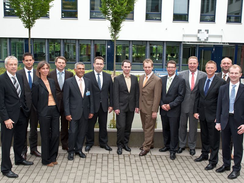Der Händlerbeirat und Mitarbeiter von Epson (v.l.): Henning Ohlsson, Schahin Elahinija und Mechthild Knopp (Epson), Erwin Herzog, Samy Riad, Frank Schenk (Epson), Markus Ederer, Björn Böttcher, Jens Walther, Frank Ahlemeyer, Jens Greine (Epson), Michael Hencke und Volker Rotter (Epson). Nicht auf dem Bild ist Gerhard Panwinkler. (Archiv: Vogel Business Media)