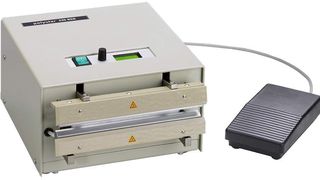 Der neue Star im Produktprogramm von Rische + Herfurth: das neue Heißsiegelgerät für Verbundfolien Polystar 235 HSG. Bild: Rische + Herfurth (Archiv: Vogel Business Media)