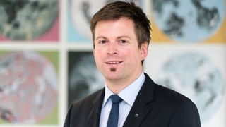 Philipp Herwerth leitet bei Trumpf den Vertrieb Elektrowerkzeuge in Deutschland: „Ich empfehle für Handwerker, die Kanten regelmäßig bearbeiten müssen, unsere Kantenfräser und -former.“ (Bild: Trumpf)