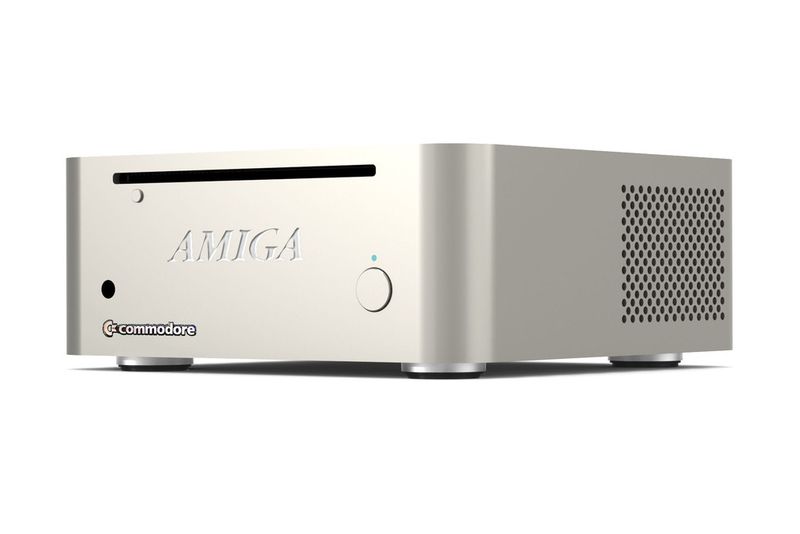 Neben dem Amiga-Logo vorne und dem Commodore-Logo oben ziert ein Commodore-Logo aus Metall die Frontseite. (Archiv: Vogel Business Media)