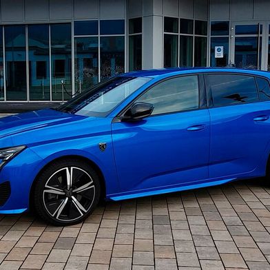 Unter anderem müssen viele 308 von Peugeot bei den Servicepartnern vorgefahren werden. (Bild: Mauritz – »kfz-betrieb«)