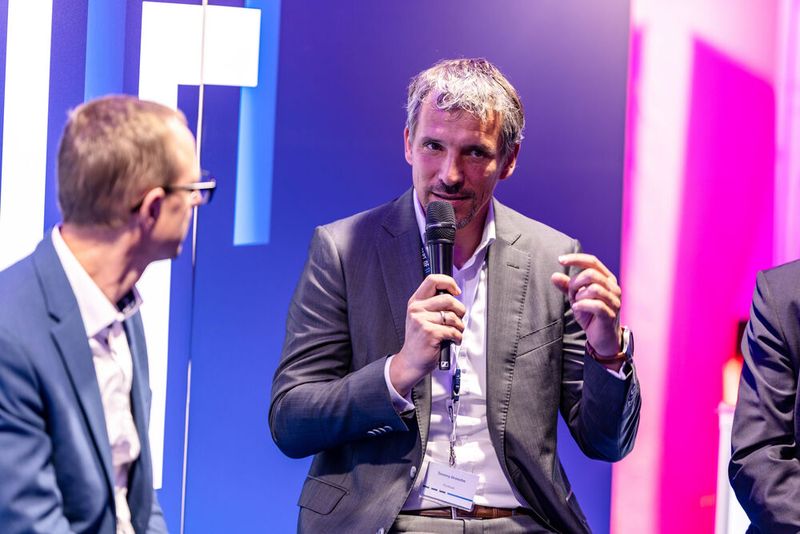 Podiumsdiskussion: Dirk Schrödter (Minister und Chef der Staatskanzlei des Landes S.H. / Digitalisierungsminister) und Tommy Grosche (Country Manager Germany, Fortinet) (Bild: Dierck Group)