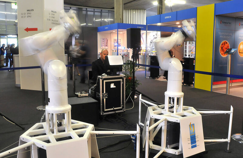 Le ballet des robots à l'entrée de l'exposition (Image: EPHJ - EPMT) (Archiv: Vogel Business Media)