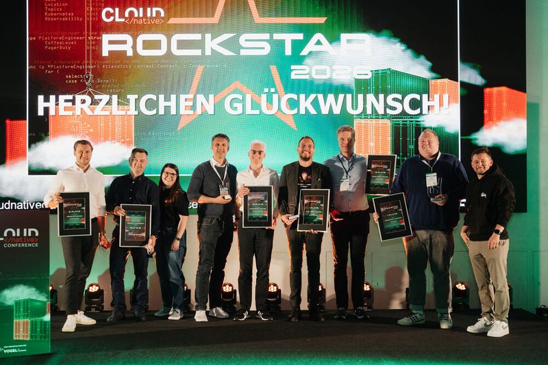 Wir gratulieren von Herzen allen Gewinnern der Cloud Native Rockstar Awards 2026! (v. l.) David Fingerlos (conova communications GmbH), Andrey Lesnikov (CONTACT Software GmbH), Johannes Böttcher und Bas Cancrinus (netgo group GmbH), Lucas Araujo Mariano (INFOMOTION GmbH), Florian Wanner (Kite Consult GmbH), Phil Korte (RheinEnergie AG) (Bild: Vogel IT-Medien GmbH)