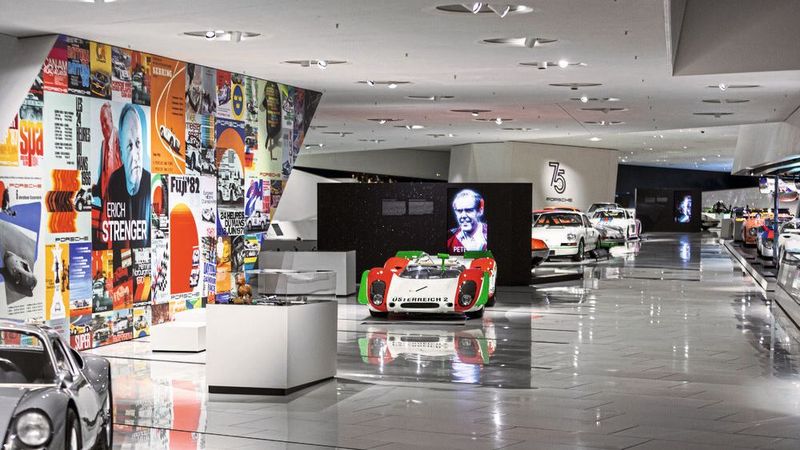 Zwischen dem Prolog und dem Epilog beschäftigt sich die Sonderausstellung mit vielen Themen der Gegenwart und Zukunft, mit faszinierenden Menschen und wegweisenden Technologien. (Bild: Porsche)