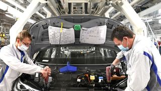 Patient Autobau: Das Zutrauen der Deutschen in die Krisenkompetenz der Hersteller ist eher gering. (VW)