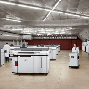 So sieht eine Produktionsstätte von HP mit seinen 3D-Druckern Jet Fusion 5200 aus.