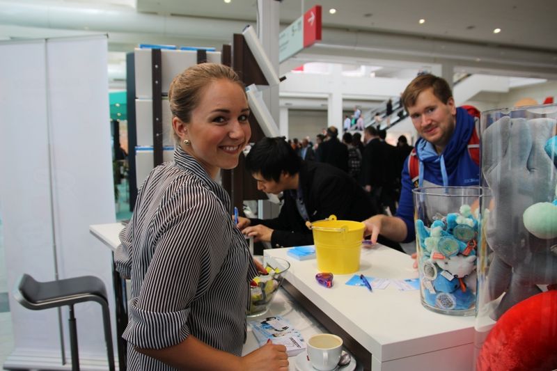 Hinter den Kulissen von Achema-TV und der Achema-DailyAuch am LABORPRAXIS-Stand hat Juliane ausgeholfen. (Bild: PROCESS)