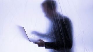 Kernstück der EU-Whistleblower-Richtlinie ist die Einführung eines anonymisierten Meldekanals, eines Hinweisgebersystems (© Daniel Beckemeier - stock.adobe.com)