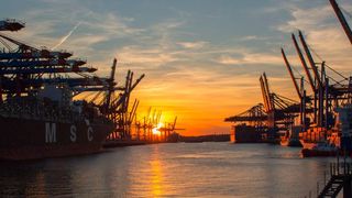 Auf einen Frachthafen übertragen sind die Worker Nodes für das Ausliefern der Container zuständig, die Master Nodes regeln den kompletten Betriebsablauf. (Bild gemeinfrei: Klaus)