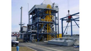 Das neue Kraftwerk in Güssing besteht aus einem Holzgaserzeuger mit einer Wirbelschicht-Dampf-Vergasung, einer Gaskühlung, einer Gasreinigung, einem Gasmotor, der das Holzgas verstromt, sowie aus einem Restwärmenutzer. (Archiv: Vogel Business Media)