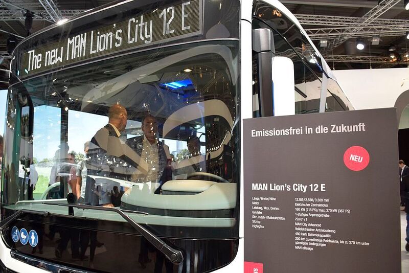 Für Linienbusse eignet sich der Elektroantrieb bestens. Entsprechend viele Modelle gibt es auf der IAA zu sehen – hier der „Lion’s City“ von MAN. (Rosenow/»kfz-betrieb«)