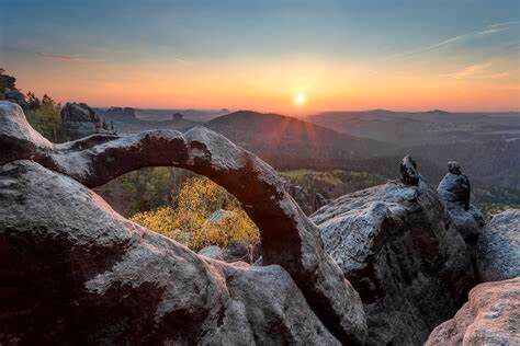 Im Osterzgebirge geht vielleicht bald noch eine ganz andere Sonne auf! Gemeint ist die Chance, die Abhängigkeit von China vom Lithium zu verringern. Denn im Erzgebirge liegen Millionen Tonnen davon unter Tage. Jetzt wird geprüft, ob der Abbau mit anderen Modalitäten kollidiert.(Bild:  Travelking)