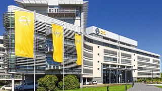 Das Opel-Werk Rüsselsheim hat zu wenig zu tun. Nun wird die Produktion reduziert. (Bild: Opel)