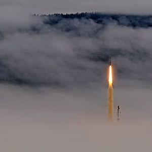 Start der DLR-Höhlenforschungsrakete Mapheus-17: Am 1. Oktober 2026 startete die DLR-Rakete vom schwedischen Esrange Space Center aus. Sie brachte eine Vielzahl an Experimenten für fast sieben Minuten in nahezu schwerelose Bedingungen.(Bild:  SSC Space)