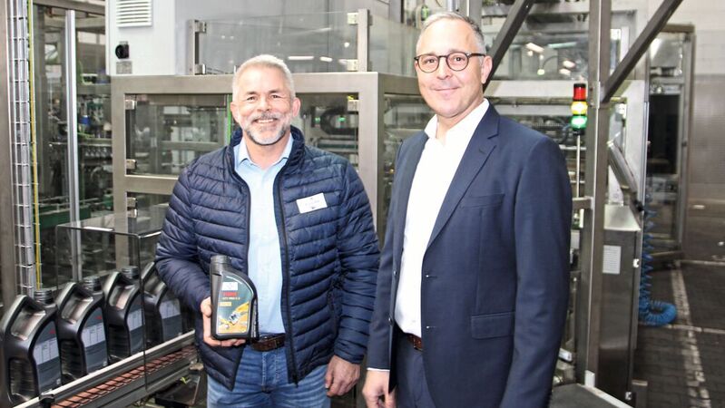 Die Ansprechpartner für Autohäuser und Werkstätten der Fuchs Schmierstoffe GmbH sind Michael Radig (l.), Leiter Autohaus- und Werkstattgeschäft, und Dirk Nusselt, Leitung Verkauf Automotive.