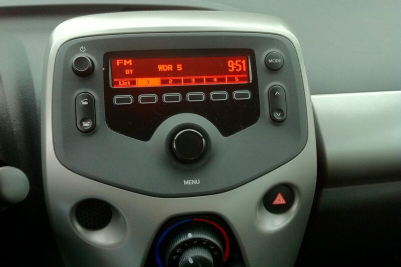 Konfiguriert man den Citroën günstig, wählt man das klassische Radio. (sp-x)