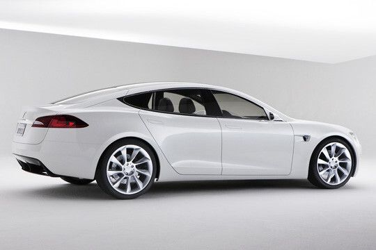 Tesla will bis Ende 2012 rund 5.000 Einheiten des Model S ausliefern. Ab 2013 peilt man ein Absatzziel von bis zu 20.000 Autos pro Jahr an. (Foto: Tesla)