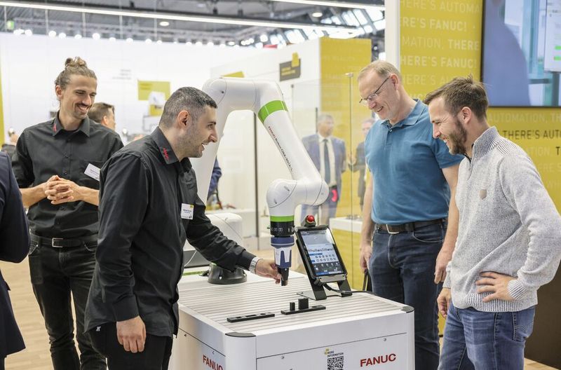 Live-Demonstrationen kollaborativer Robotiklösungen werden auch auf der AMB 2026 wieder zu sehen sein. (Bild: Landesmesse Stuttgart GmbH & Co. KG)